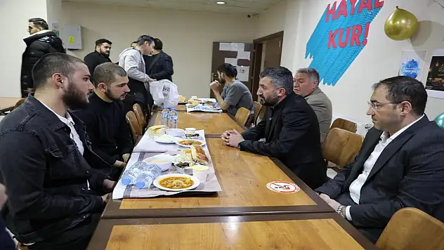 Başkan Yıldız, öğrencilerle iftar sofrasında buluştu