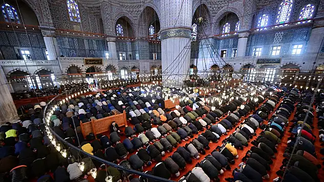 Bayram namazı saatleri açıklandı! Ağrı'da saat kaçta kılınacak?