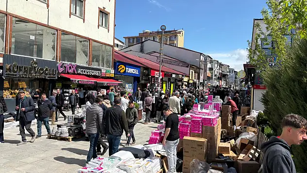 Bayram öncesi güneş yüzleri güldürdü: Seyyar satıcılar yeniden tezgâh açtı