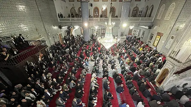 Bayram sabahı Türkiye'de camiler doldu taştı