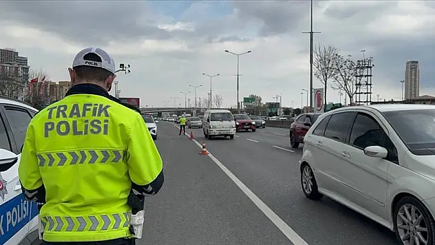 Bayram tatilinde trafik alarmı denetimler 8 nisan'a kadar sürecek