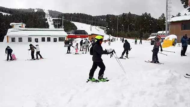 Bayramda Sarıkamış Kayak Merkezi doldu taştı