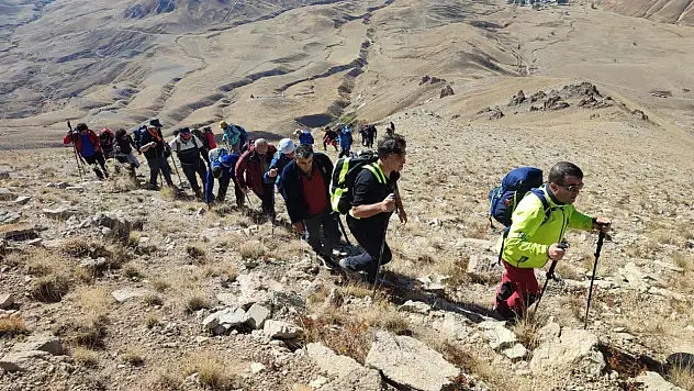 Bazid Dağcılık Grubu Kösedağ'da zirveye ulaştı