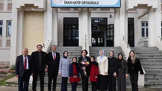 Betül Bozkurt, Ağrı'da kız hafızlık öğrencileriyle buluştu