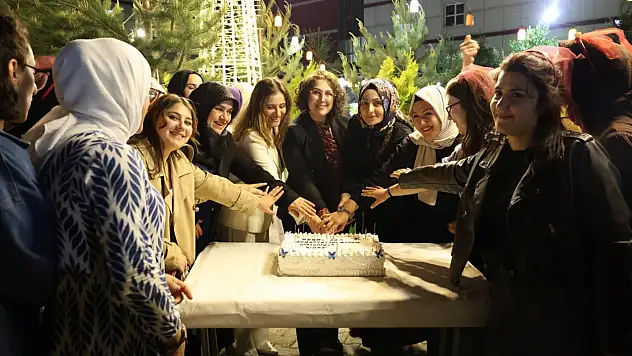 Betül Bozkurt, Arvasi Kız Yurdu'nda mezuniyet sevincine ortak oldu
