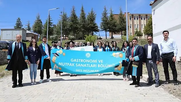 BEÜ Gastronomi ve Mutfak Sanatları Mezuniyet Töreninde Coşkulu Anlar Yaşandı