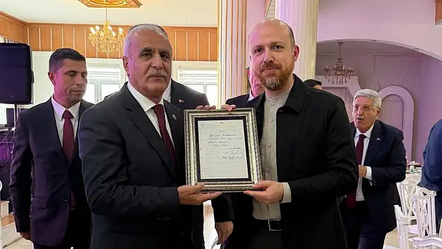 Bilal Erdoğan'a 27 yıllık sürpriz! Erdoğan'ın cezaevinde yazdığı notu gösterdi
