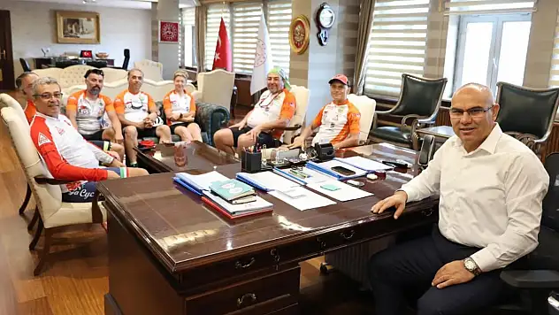 Bisikletliler Derneği ve Aziz Sancar Vakfı temsilcileri Vali Koç'u ziyaret etti