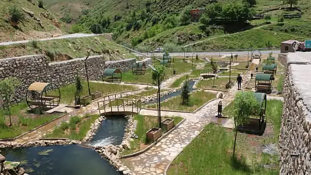 Bitlis Belediyesi Altunkalbur Mesire Alanı'nda Temizlik Çalışmalarını Sürdürüyor