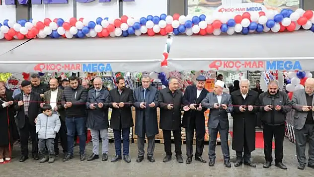 Bitlis Belediyesi Başkan Vekili Necmi Menteş, Koçmar Mega İş Yeri Açılışına Katıldı