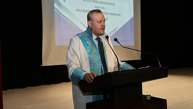 Bitlis Eren Üniversitesi'nde 2025 Yılı Akademik Biniş Takdim Töreni Düzenlendi