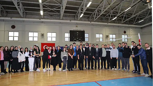Bitlis Eren Üniversitesi Öğrenci Voleybol Turnuvası Sona Erdi
