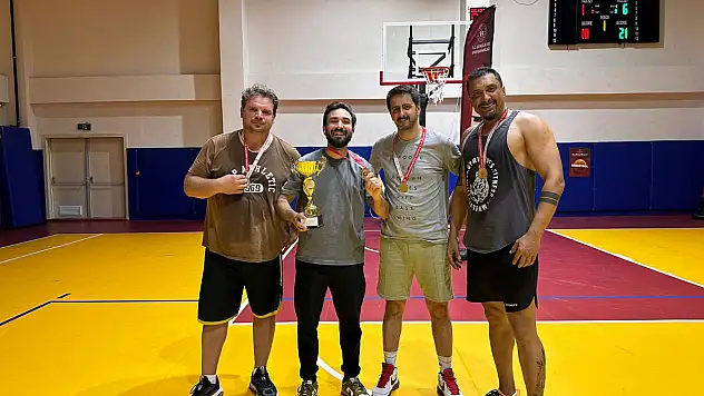 Bitlis İl Sağlık Müdürlüğü Basketbol Takımı, Kamu Spor Oyunları'nda Şampiyon Oldu