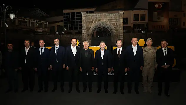 Bitlis'in Tarihi Mekanlarında Ziyaret Bakan Yumaklı ve Heyetten Kadim Şehre İnceleme