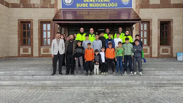 Bitlis Müftülüğünden Gençlerle Trafik Şubesine Anlamlı Ziyaret