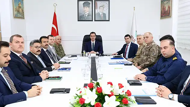 Bitlis'te 2025 Yılının Son İl Asayiş, Güvenlik ve İstihbarat Toplantısı Yapıldı