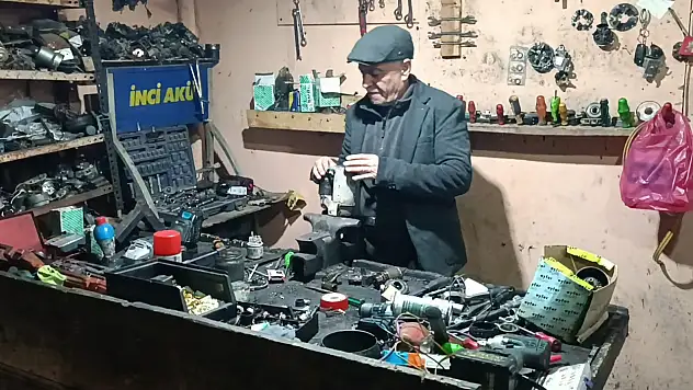 Bitlis'te 40 yıllık oto elektrik ustası teknolojiye direniyor