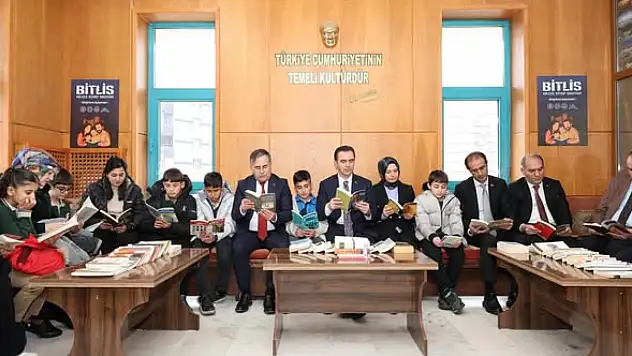 Bitlis'te Ailece Kitap Okuyor Kütüphane Buluşmaları Başladı
