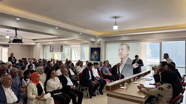 Bitlis'te AK Parti'nin Tatvan Danışma Toplantısı: Birlik ve Hedef Vurgusu Ön Planda