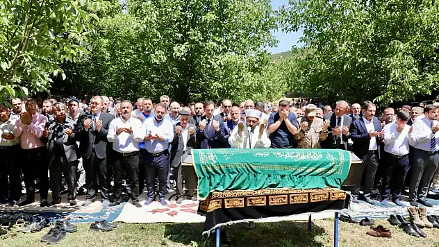 Bitlis'te Ali Akın için düzenlenen cenaze töreninde binlerce kişi toplandı ve anma yapıldı