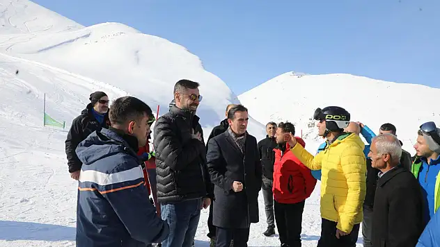 Bitlis'te Alp Disiplini, Snowboard ve Kayaklı Koşu İl Birinciliği Heyecanı