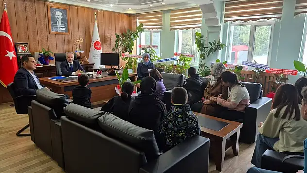 Bitlis'te Anlamlı Ziyaret: Çocuklardan Müftüye Hayırlı Olsun ve Filistin'e Destek