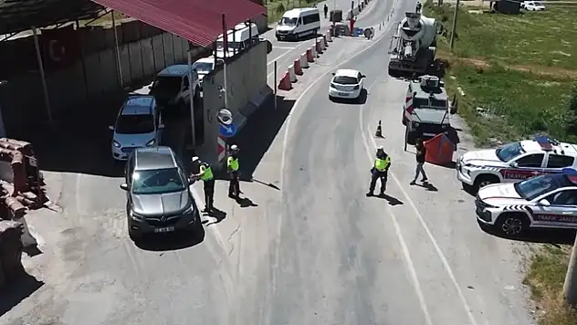 Bitlis'te Bayram Öncesi Drone Destekli Trafik Denetimi: 2 Araç Trafikten Men Edildi