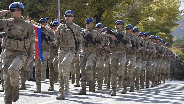 Bitlis'te Cumhuriyet Bayramı coşkuyla kutlandı, Vali Karakaya'ndan birlik vurgusu yapıldı