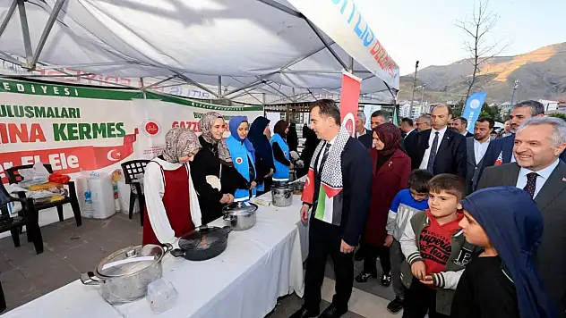 Bitlis'te Filistin İçin Hayır Pazarı'na Vali Karakaya'dan Destek