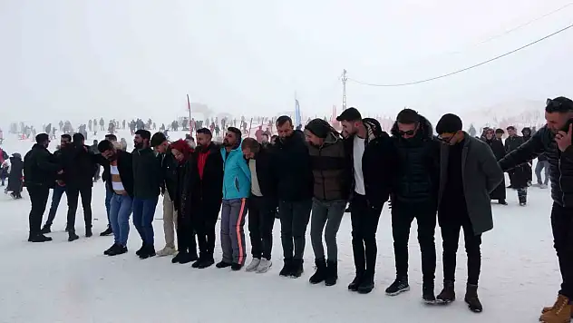 Bitlis'te geleneksel kar festivali yapıldı