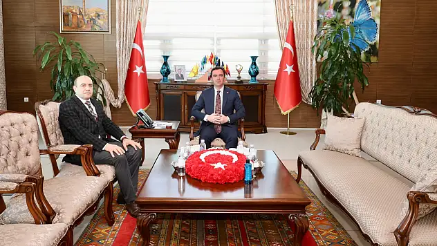 Bitlis'te Görev Değişimi: Salih Demir ve Abdülkadir Bedir'den Vali Karakaya'ya Veda Ziyareti