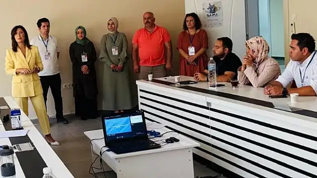 Bitlis'te Hekimlere Tütün Bağımlılığı Tedavisi Eğitimi Verildi