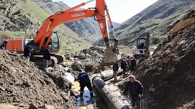Bitlis'te Heyelan Sonrası Su Hattında Onarım Çalışmaları Aralıksız Sürüyor