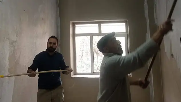 Bitlis'te İyilik Eli İhtiyaç Sahibi Ailenin Evi Tadilatla Yenilendi