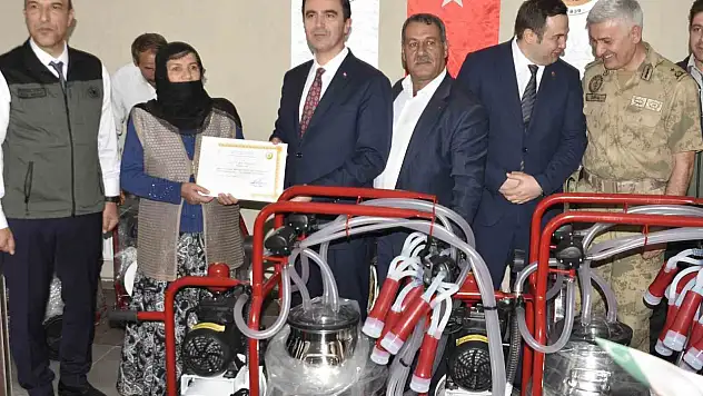 Bitlis'te kadınlara süt sağım makineleri dağıtıldı, tarım ve hayvancılığa destek vurgusu yapıldı