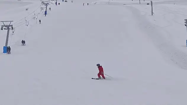 Bitlis'te karla gelen tatil sevinci