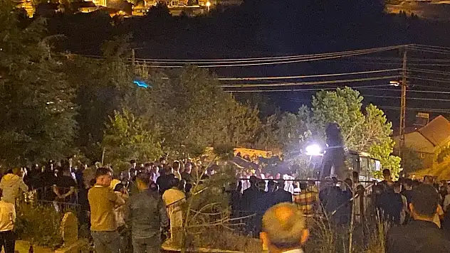 Bitlis'te kaza kurbanları için cenaze töreni, binlerce kişi katıldı