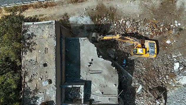 Bitlis'te Kentsel Dönüşüm Hız Kesmeden Sürüyor: Tarihi Doku Gün Yüzüne Çıkıyor