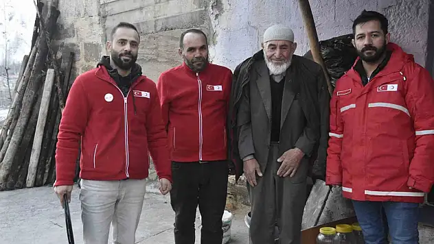 Bitlis'te Kızılay gönüllülerinden gönül ısıtan yardım eli