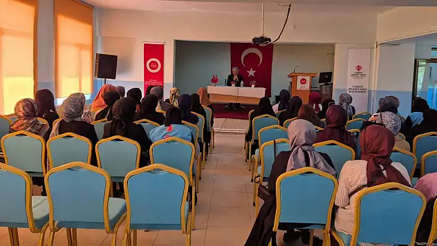 Bitlis'te KYK Mezunları İçin Manevi Destek Sağlayan Duygu Dolu Mezuniyet Töreni düzenlendi