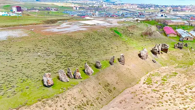 Bitlis'te 'Nemrut'un Develeri' Heykel Gruplarındaki Tahribatlar Artıyor