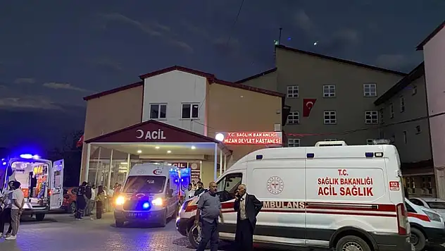 Bitlis'te tarım aracı devrildi: 7 kişi hastaneye kaldırıldı
