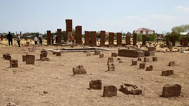 Bitlis'te Yeraltındaki Tarih Ortaya Çıktı: 63 Mezar, Aralarında 28 Çocuk Bulunuyor
