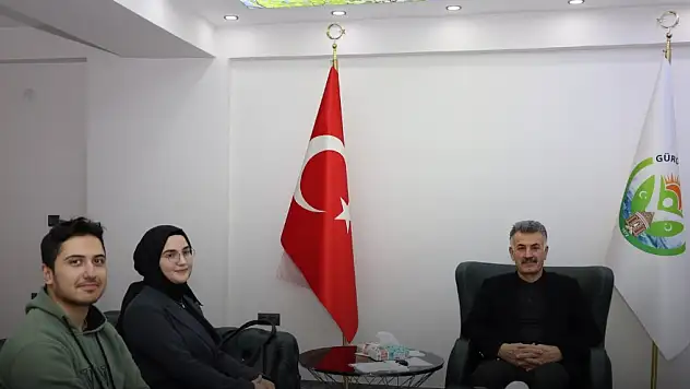 Bitlis'te YKS İl Birincilerinden Güroymak Belediye Başkanına Teşekkür Ziyareti