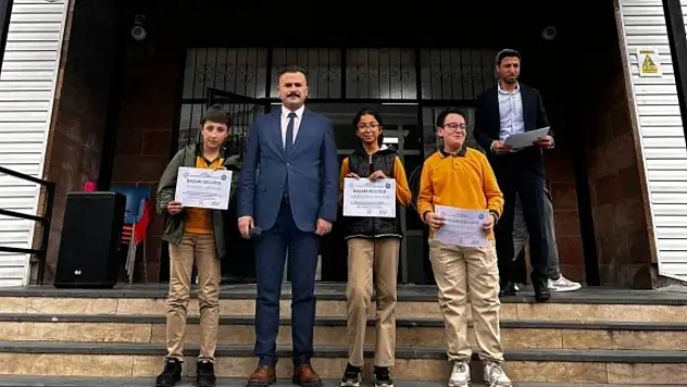 Bitlis'ten 500 puanla tarihe geçen üç öğrenci, başarılarıyla gururlandırdı!