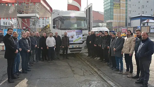 Bitlis'ten Suriye'ye yardım tırı gönderildi
