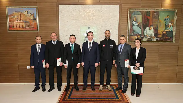 Bitlis Valiliğinde Başarılı Personele Başarı Belgesi
