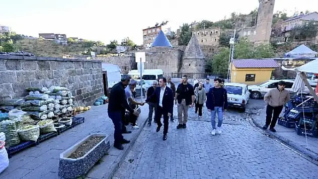 Bitlis Valisi Ahmet Karakaya, Çarşı Esnafıyla Bir Araya Geldi