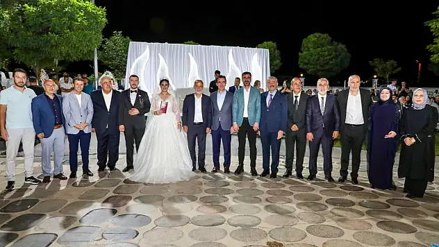 Bitlis Valisi Ahmet Karakaya, Hatice Humaç ve Ömer Faruk Erem Çiftinin Düğün Merasimine Katıldı