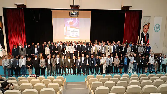 Bitlis Valisi Ahmet Karakaya,Ulusal Mide Kanseri Derneği 1. Bölge Toplantısına Katıldı
